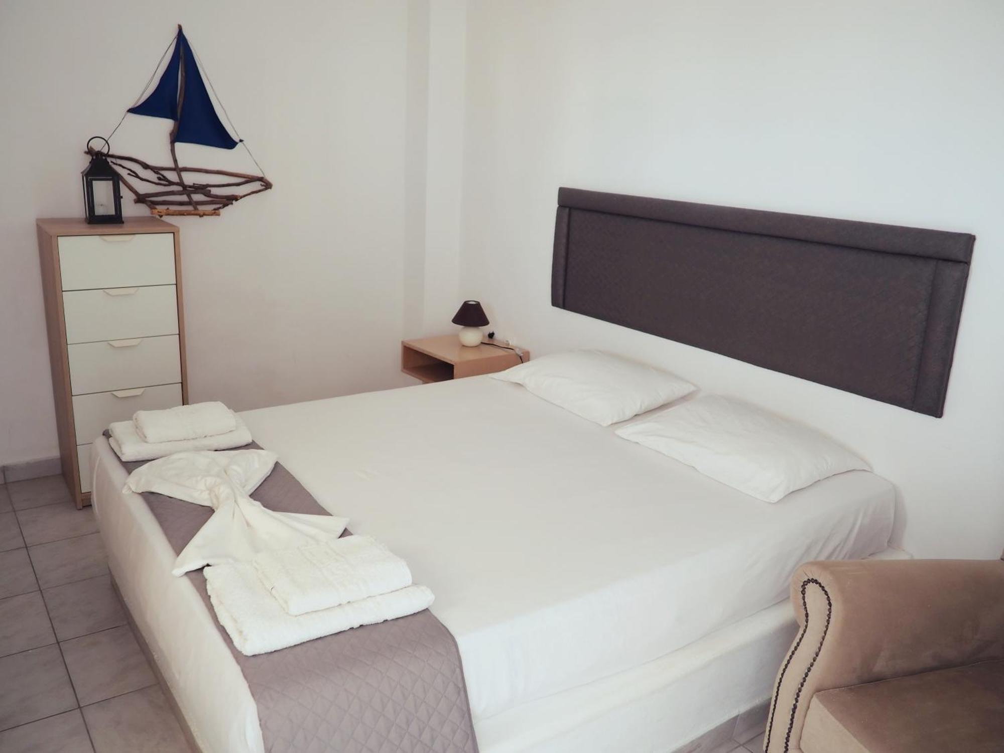 Leon Lux Apartments Perivolos  Bagian luar foto