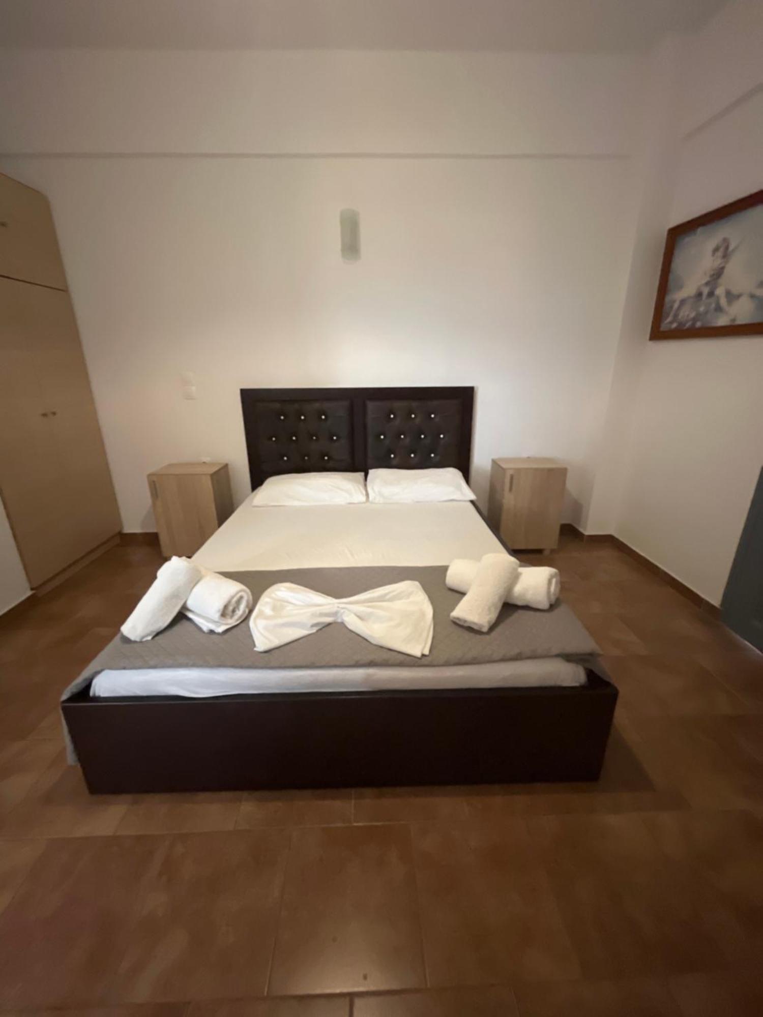 Leon Lux Apartments Perivolos  Bagian luar foto