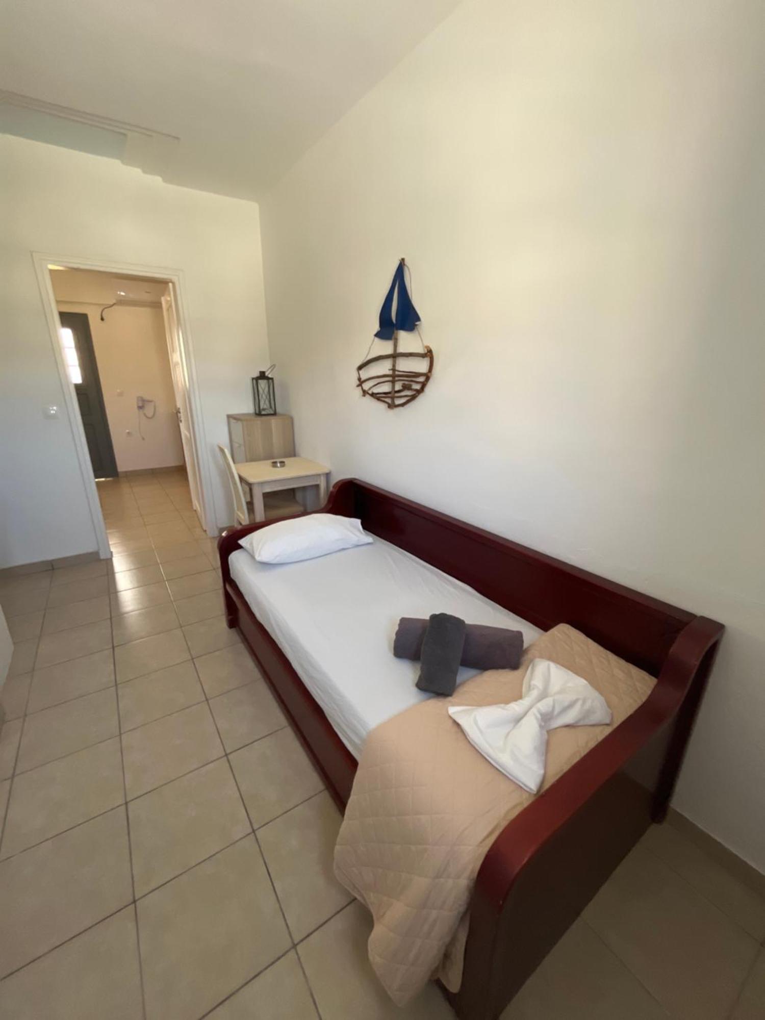 Leon Lux Apartments Perivolos  Bagian luar foto