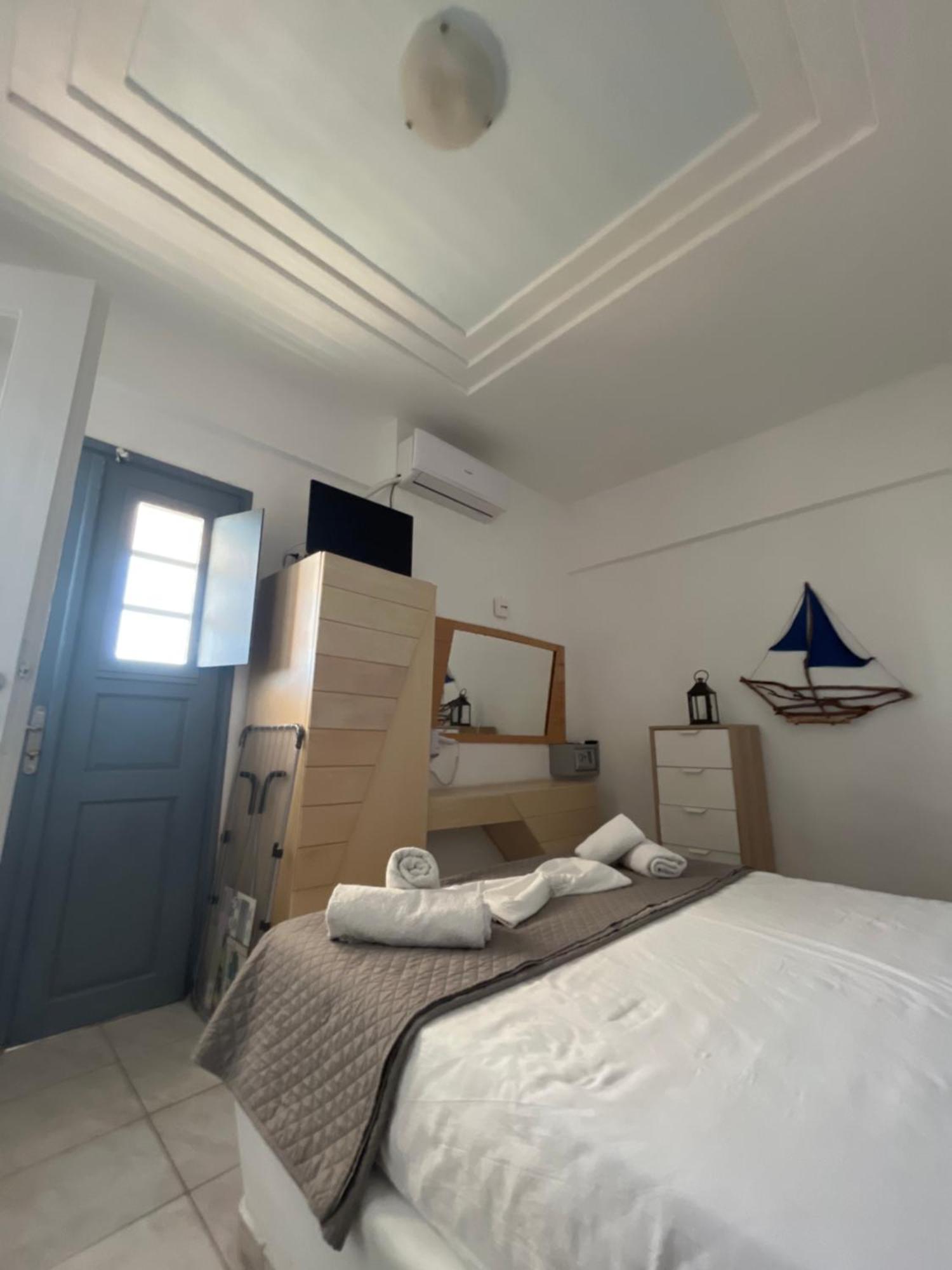 Leon Lux Apartments Perivolos  Bagian luar foto