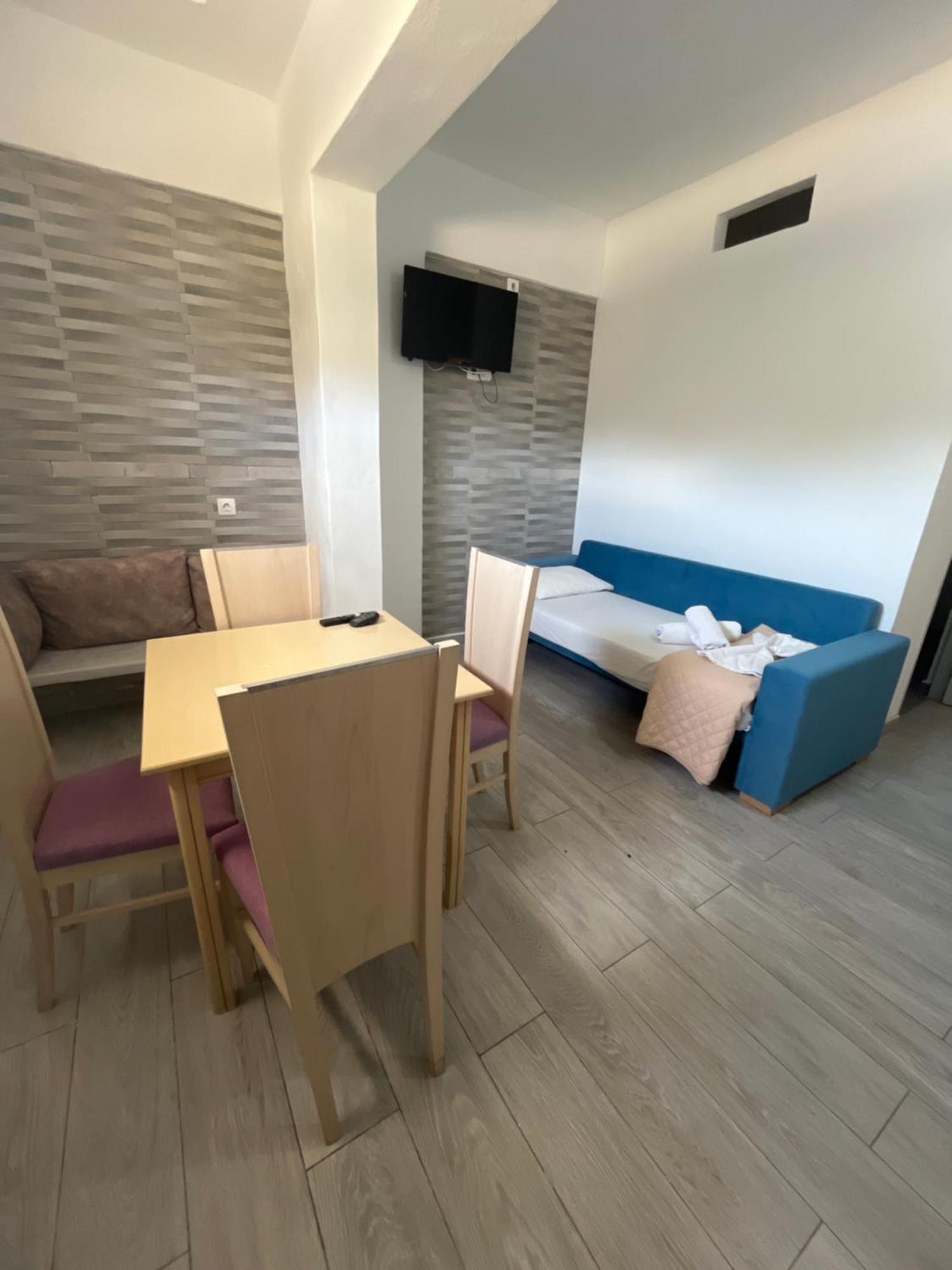 Leon Lux Apartments Perivolos  Bagian luar foto