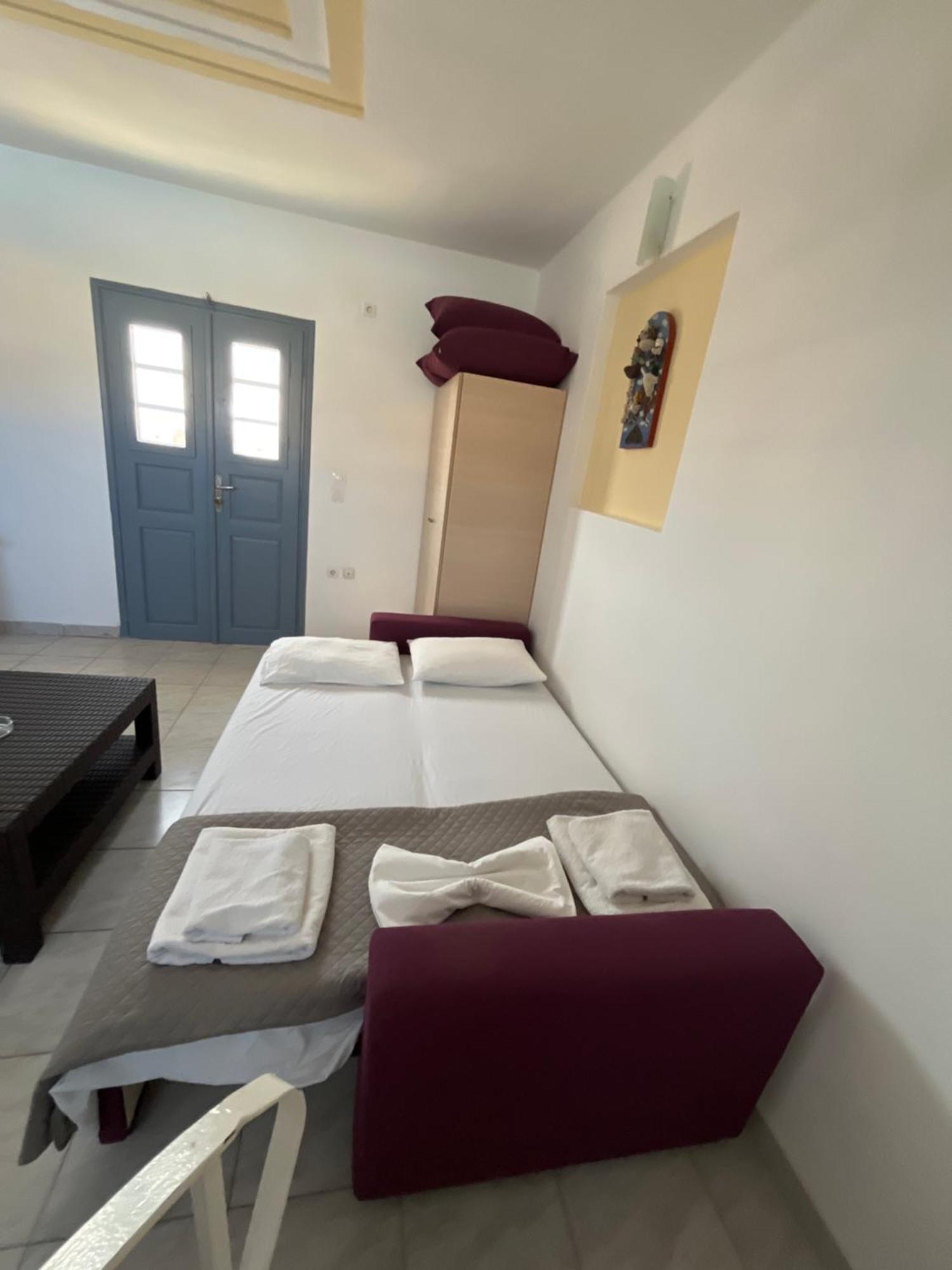 Leon Lux Apartments Perivolos  Bagian luar foto