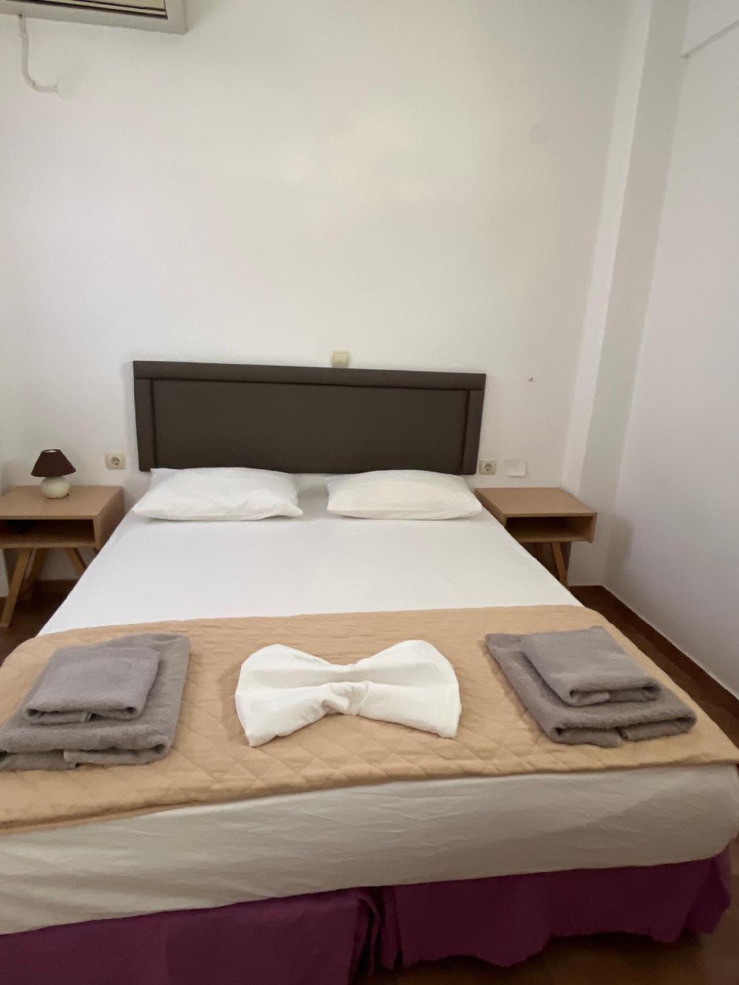 Leon Lux Apartments Perivolos  Bagian luar foto