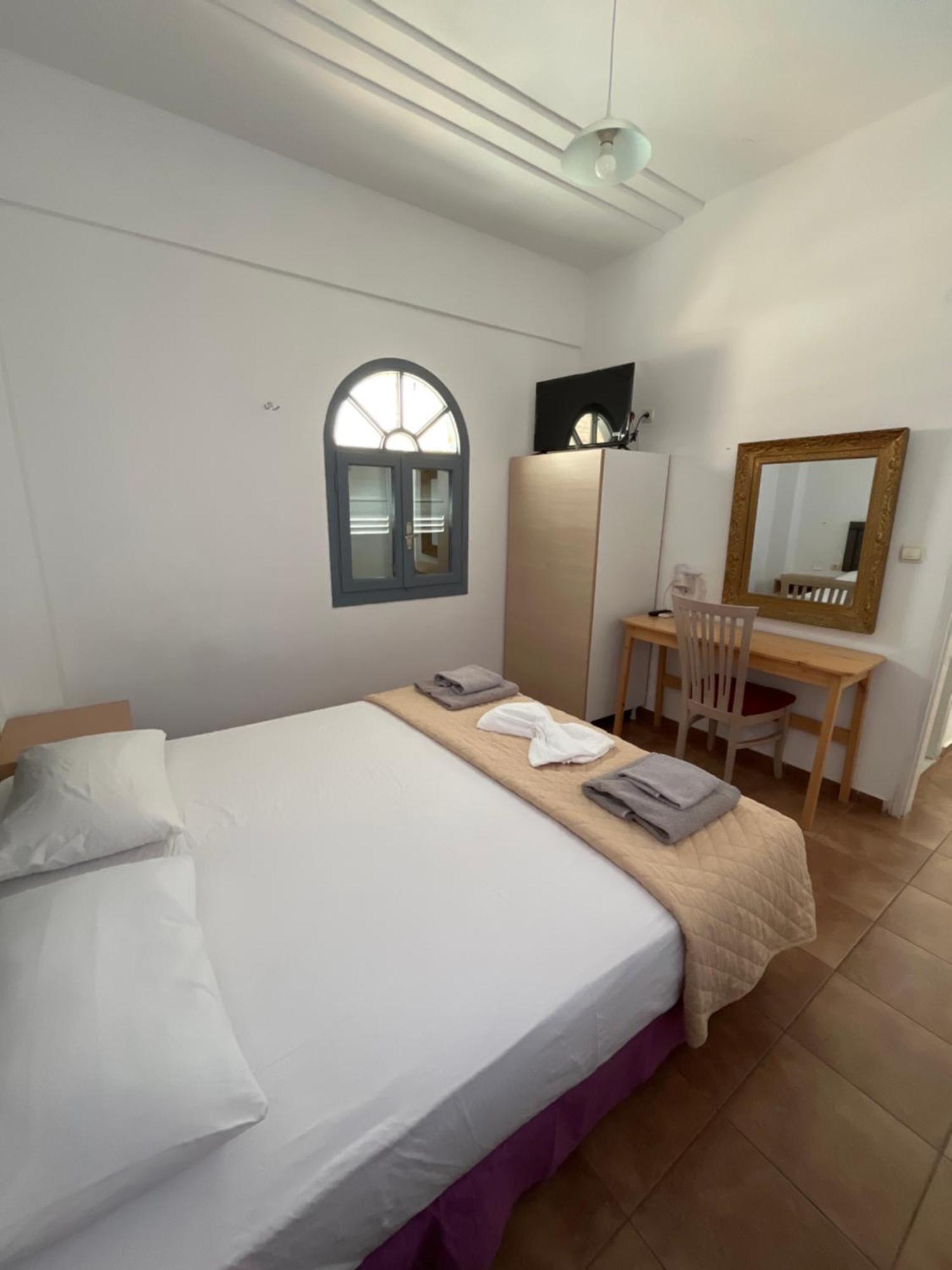 Leon Lux Apartments Perivolos  Bagian luar foto